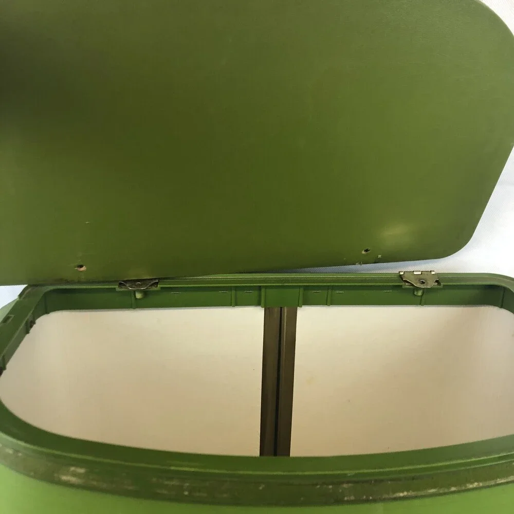 VTG Mid Century Pearl Wick Green Plastic 24